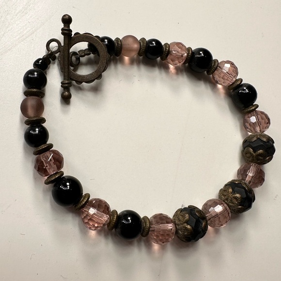 Beaded pink-purple and black bracelet - Picture 1 of 6